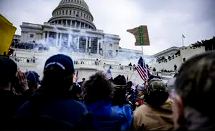 Des partisans de Donald Trump envahissent le Capitole