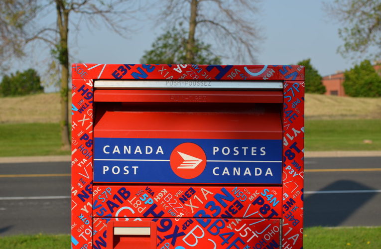 350 employés de Poste Canada en isolement